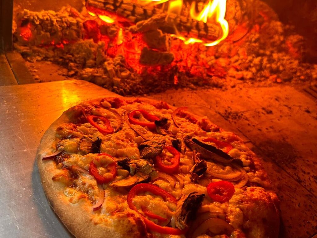 Restaurant and live music near me