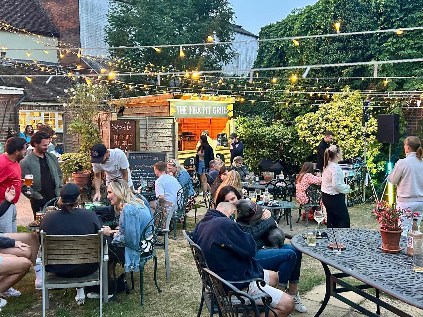Restaurant and live music near me