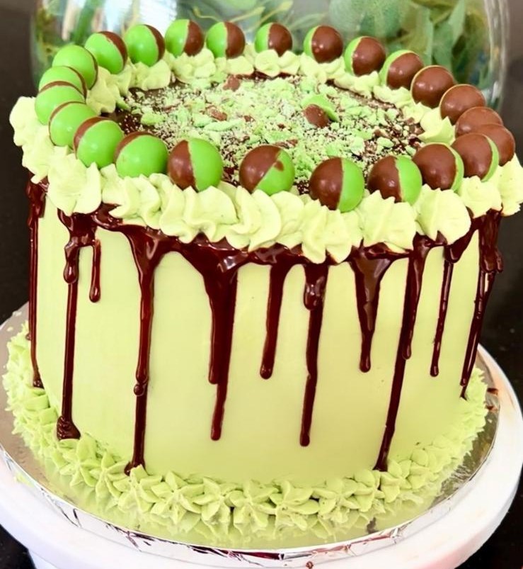 Custom birthday cakes