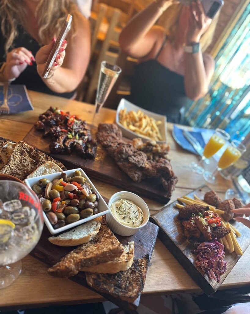 What Is Bottomless Brunch